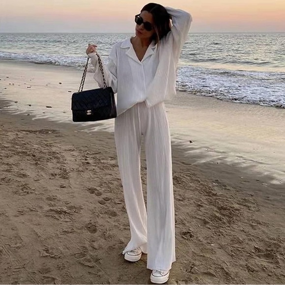 White Lounge Set - Picture 2 of 9